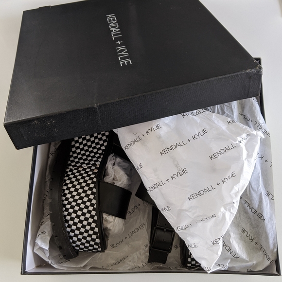 KENDALL + KYLIE Cady Checker Platform Lug Sole Sandals 8.5 - New in Box! - Picture 5 of 10